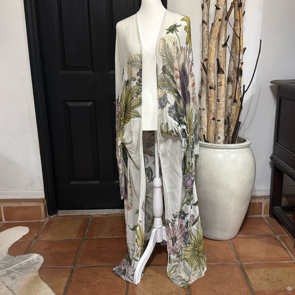 NWOT Floral Kimono Cardigan